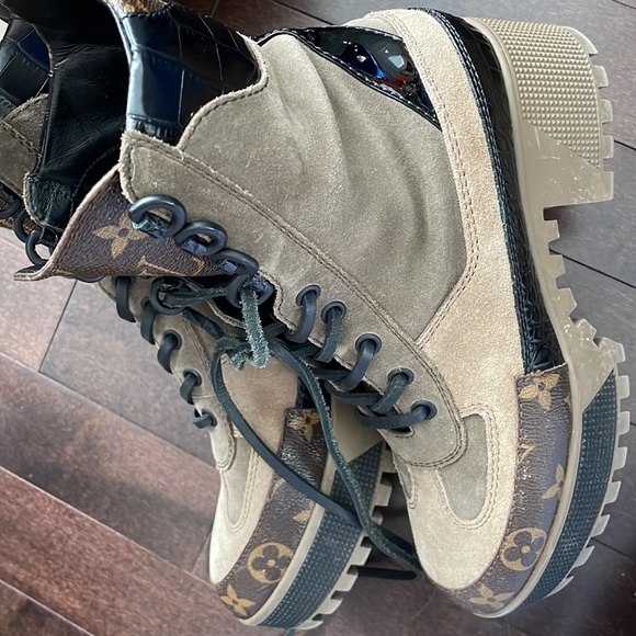 LOUIS VUITTON BOOT - Picture 7 of 10
